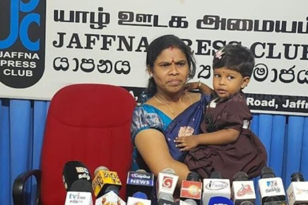 1000 ஆங்கில வார்த்தைகளை கூறி 21/2 வயது சிறுமியின் சாதனை.